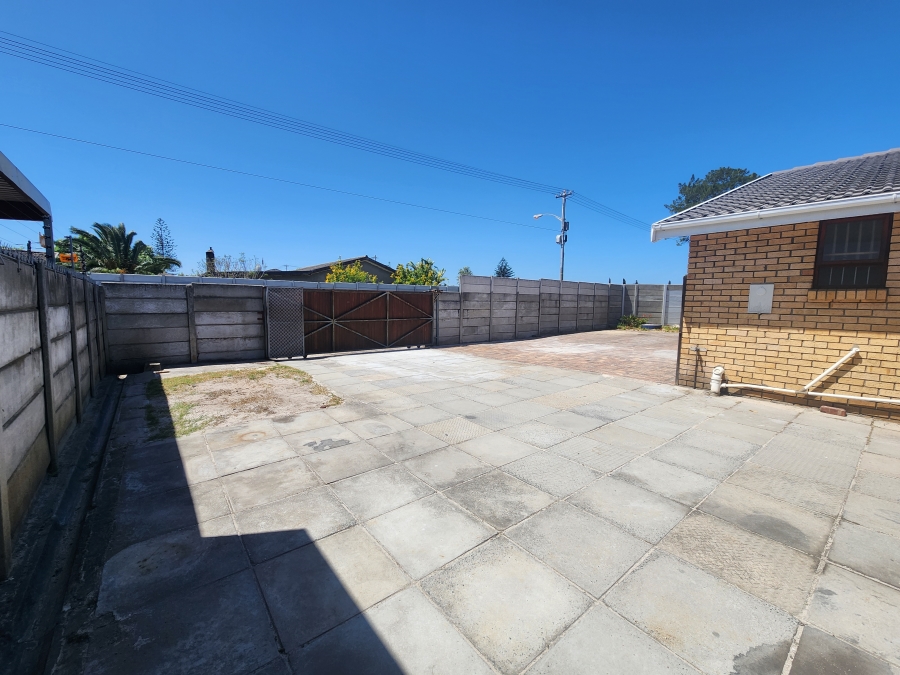 To Let 3 Bedroom Property for Rent in Mabille Park Western Cape